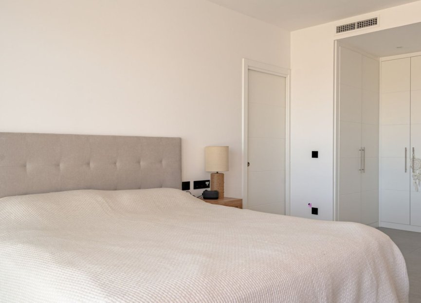 Resale - Apartment - Penthouse - Estepona - Estepona Centro