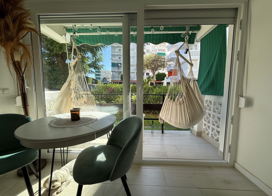 Resale - Apartment - Middle Floor Apartment - Estepona - Estepona Centro