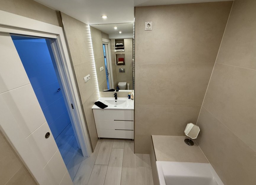 Resale - Apartment - Middle Floor Apartment - Estepona - Estepona Centro