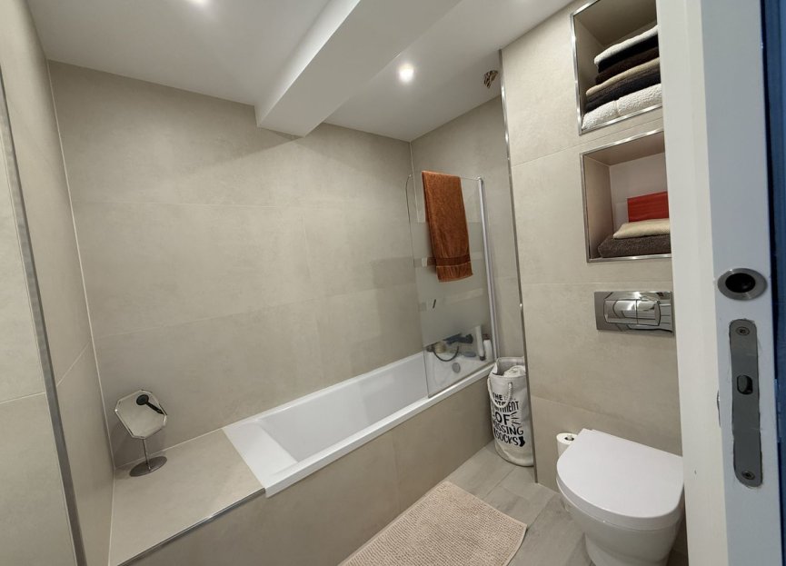 Resale - Apartment - Middle Floor Apartment - Estepona - Estepona Centro