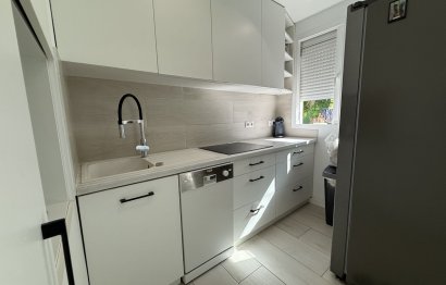 Resale - Apartment - Middle Floor Apartment - Estepona - Estepona Centro