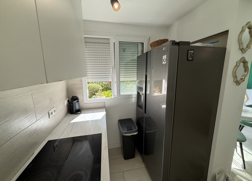 Resale - Apartment - Middle Floor Apartment - Estepona - Estepona Centro