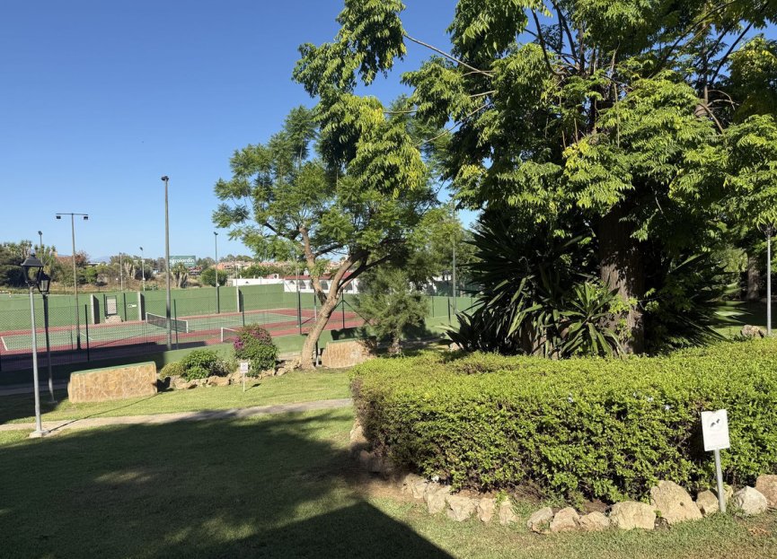 Resale - Apartment - Middle Floor Apartment - Estepona - Estepona Centro