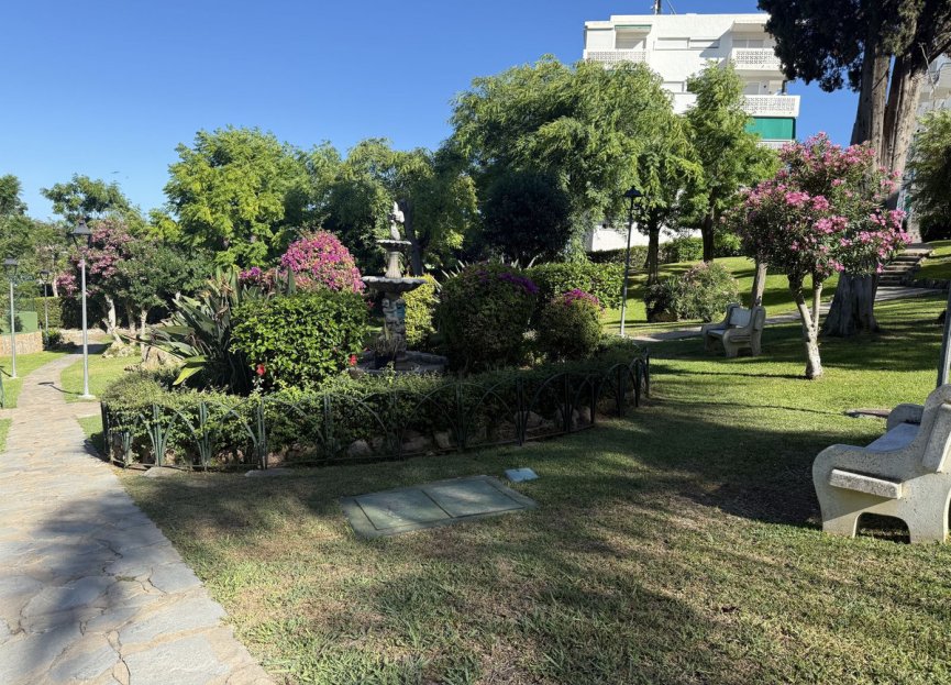 Resale - Apartment - Middle Floor Apartment - Estepona - Estepona Centro