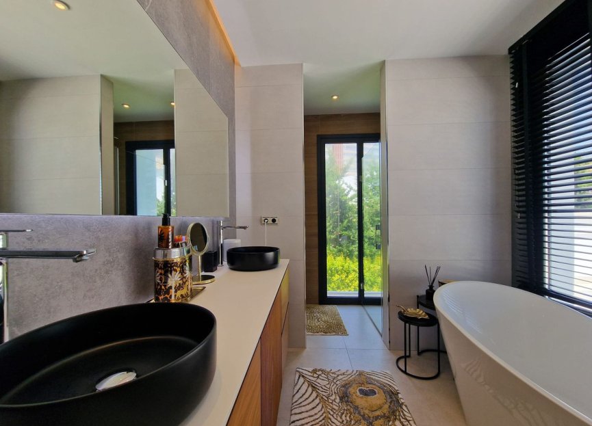 Resale - House - Detached Villa - Marbella - Marbella Centro