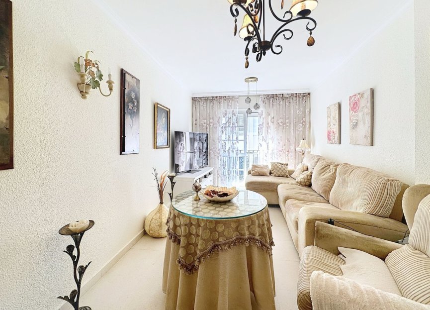 Resale - Apartment - Middle Floor Apartment - Estepona - Estepona Centro