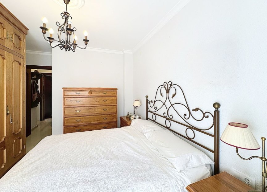 Resale - Apartment - Middle Floor Apartment - Estepona - Estepona Centro