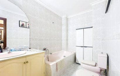 Resale - Apartment - Middle Floor Apartment - Estepona - Estepona Centro