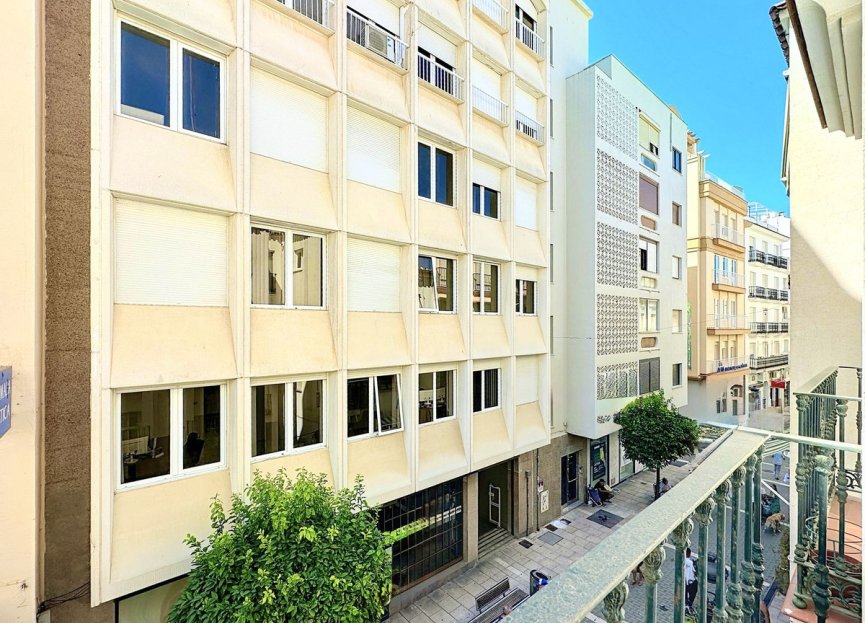 Resale - Apartment - Middle Floor Apartment - Estepona - Estepona Centro