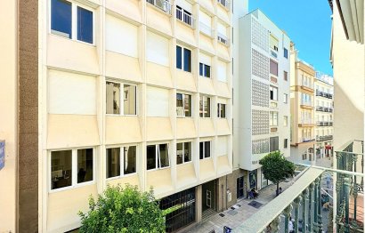 Resale - Apartment - Middle Floor Apartment - Estepona - Estepona Centro