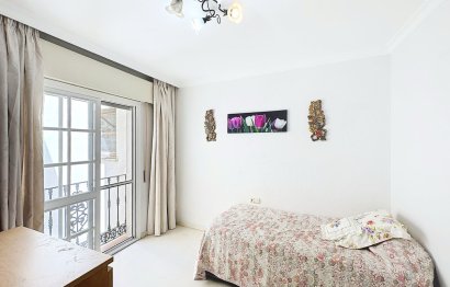 Resale - Apartment - Middle Floor Apartment - Estepona - Estepona Centro