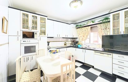 Resale - Apartment - Middle Floor Apartment - Estepona - Estepona Centro