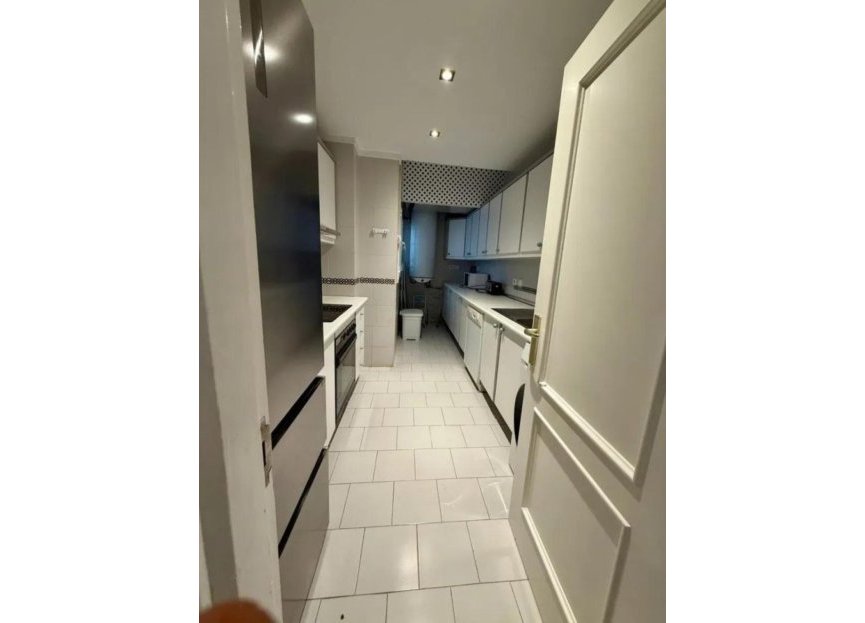 Resale - Apartment - Middle Floor Apartment - Marbella - Puerto Banús