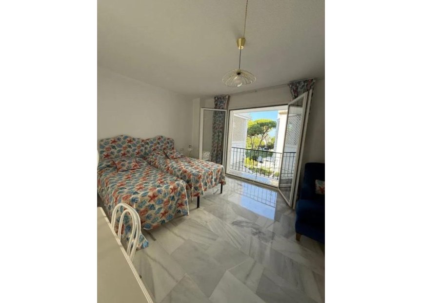 Resale - Apartment - Middle Floor Apartment - Marbella - Puerto Banús