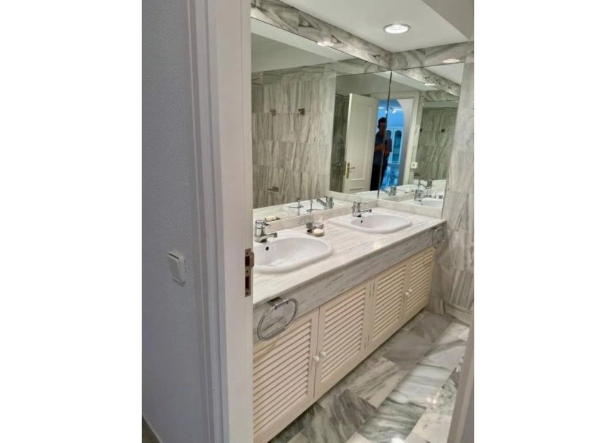 Resale - Apartment - Middle Floor Apartment - Marbella - Puerto Banús