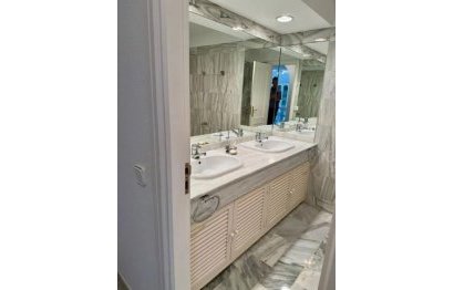 Resale - Apartment - Middle Floor Apartment - Marbella - Puerto Banús