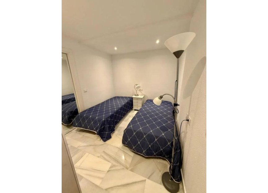 Resale - Apartment - Middle Floor Apartment - Marbella - Puerto Banús