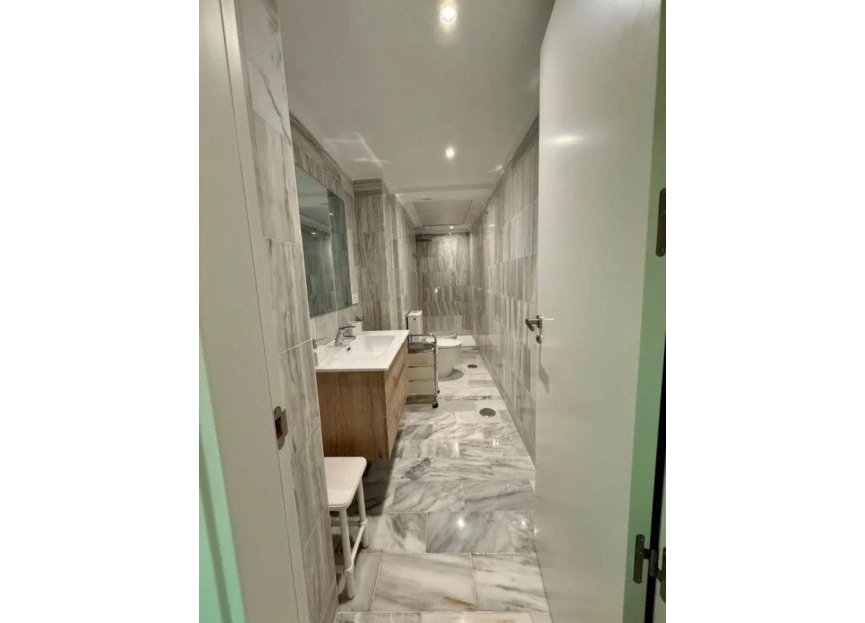 Resale - Apartment - Middle Floor Apartment - Marbella - Puerto Banús