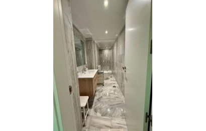 Resale - Apartment - Middle Floor Apartment - Marbella - Puerto Banús