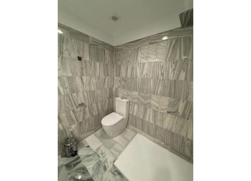 Resale - Apartment - Middle Floor Apartment - Marbella - Puerto Banús