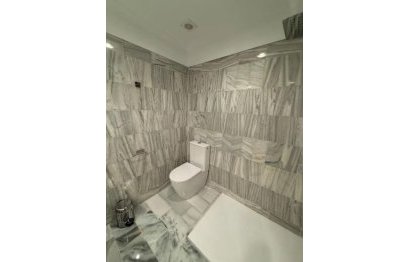 Resale - Apartment - Middle Floor Apartment - Marbella - Puerto Banús