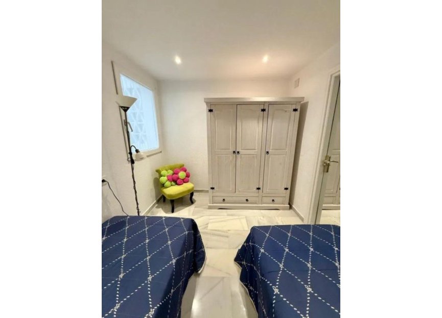 Resale - Apartment - Middle Floor Apartment - Marbella - Puerto Banús