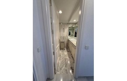 Resale - Apartment - Middle Floor Apartment - Marbella - Puerto Banús