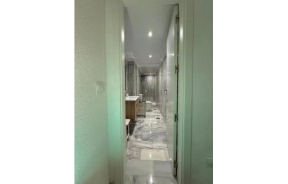 Resale - Apartment - Middle Floor Apartment - Marbella - Puerto Banús