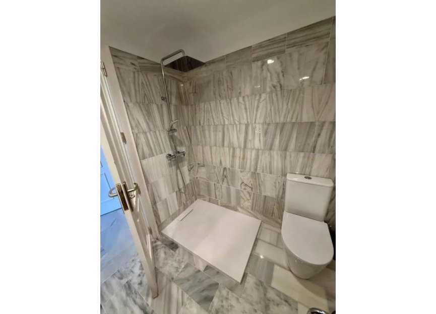 Resale - Apartment - Middle Floor Apartment - Marbella - Puerto Banús