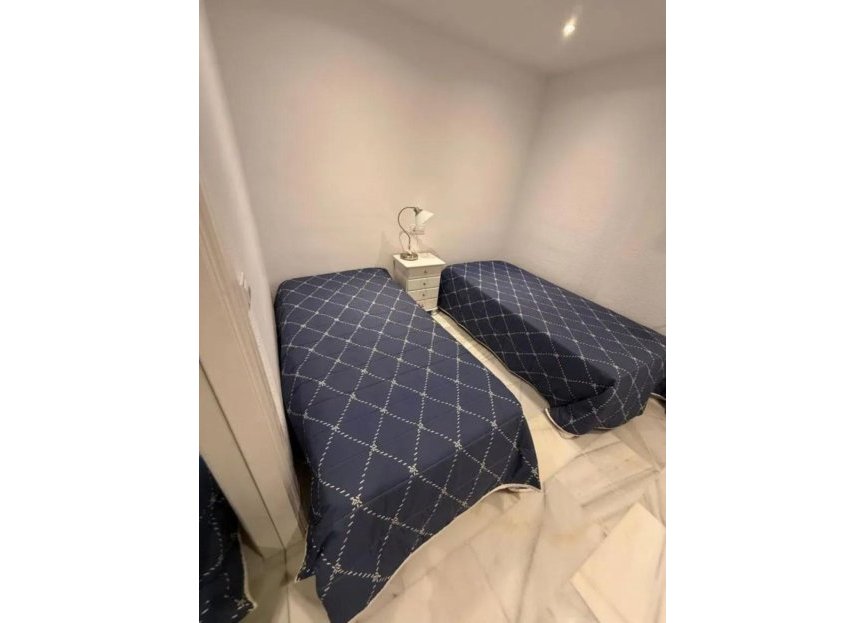 Resale - Apartment - Middle Floor Apartment - Marbella - Puerto Banús