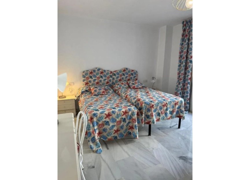 Resale - Apartment - Middle Floor Apartment - Marbella - Puerto Banús