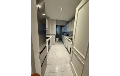 Resale - Apartment - Middle Floor Apartment - Marbella - Puerto Banús