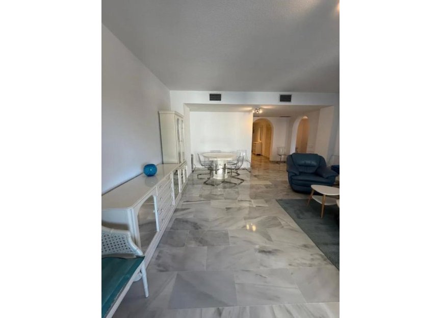 Resale - Apartment - Middle Floor Apartment - Marbella - Puerto Banús