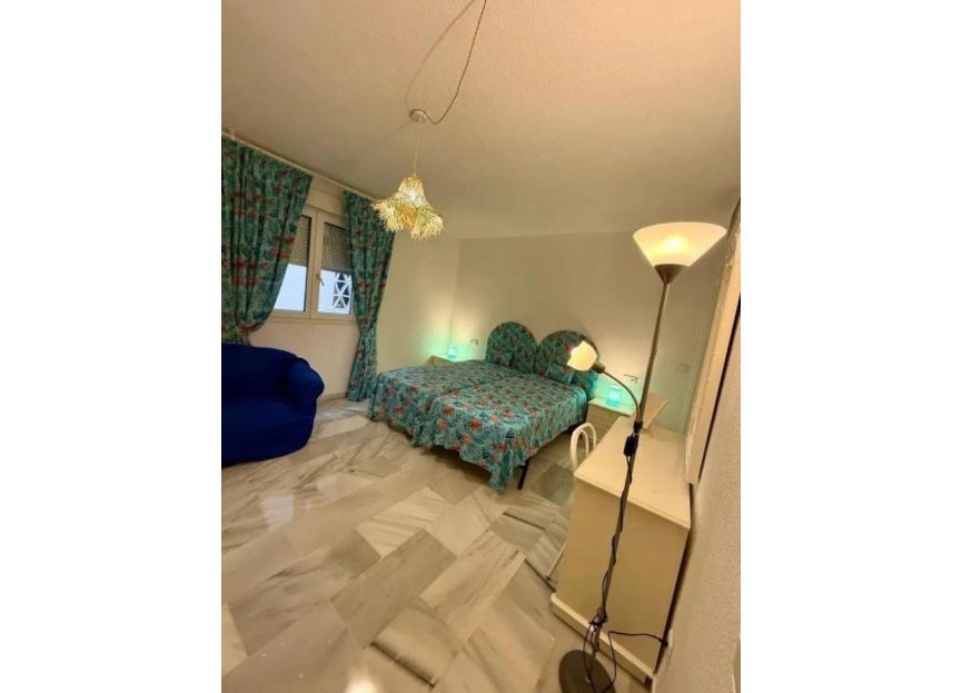 Resale - Apartment - Middle Floor Apartment - Marbella - Puerto Banús