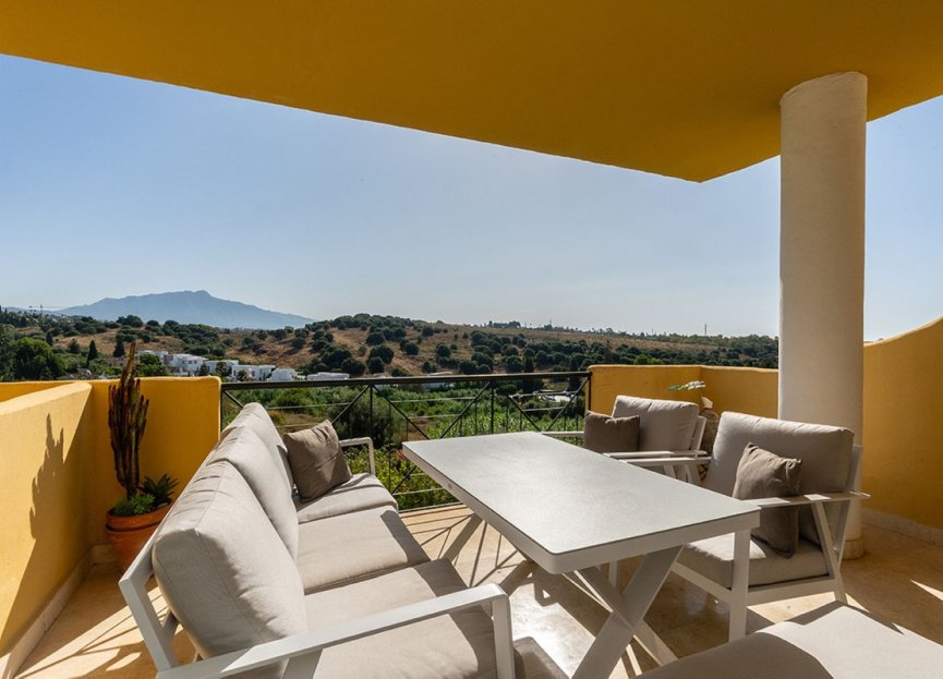 Resale - Apartment - Middle Floor Apartment - Estepona - Bel Air