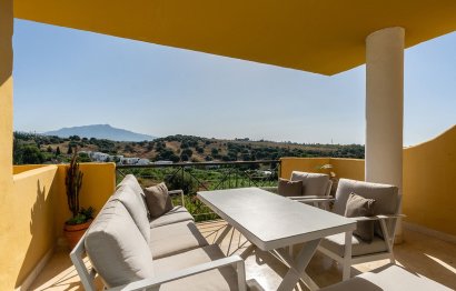 Resale - Apartment - Middle Floor Apartment - Estepona - Bel Air