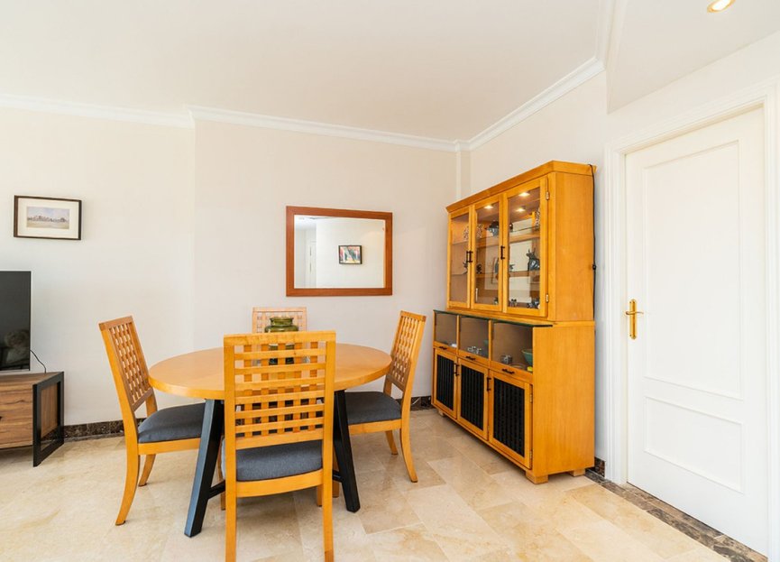 Resale - Apartment - Middle Floor Apartment - Estepona - Bel Air