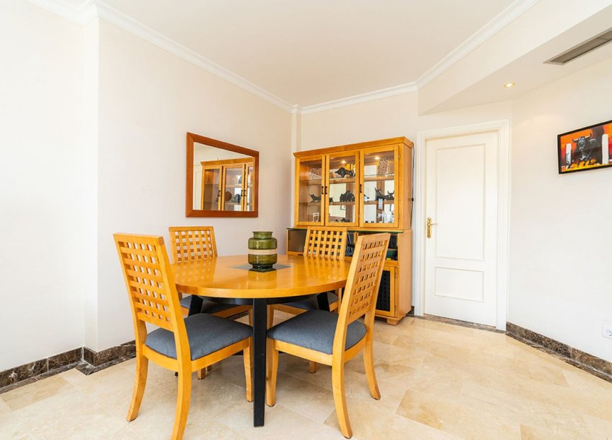 Resale - Apartment - Middle Floor Apartment - Estepona - Bel Air