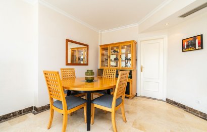 Resale - Apartment - Middle Floor Apartment - Estepona - Bel Air