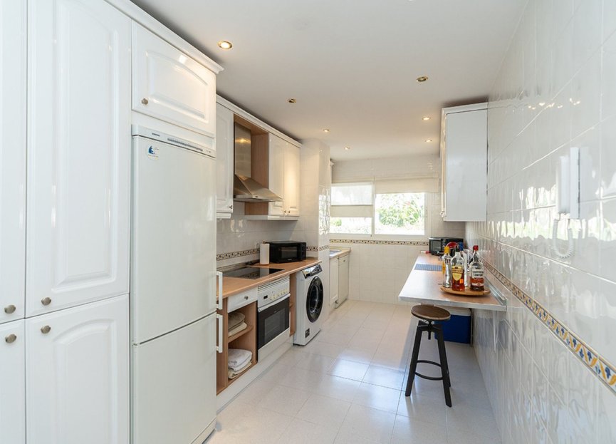 Resale - Apartment - Middle Floor Apartment - Estepona - Bel Air