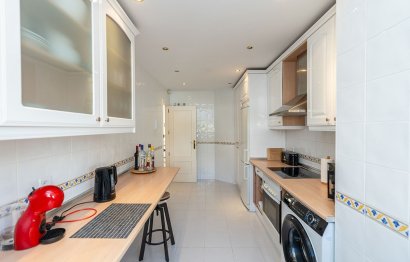 Resale - Apartment - Middle Floor Apartment - Estepona - Bel Air