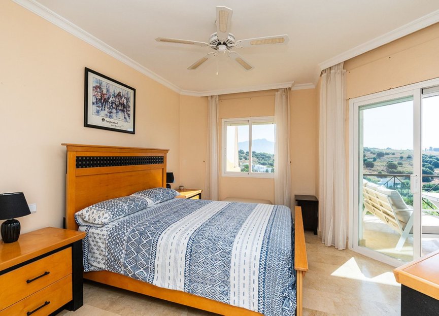 Resale - Apartment - Middle Floor Apartment - Estepona - Bel Air