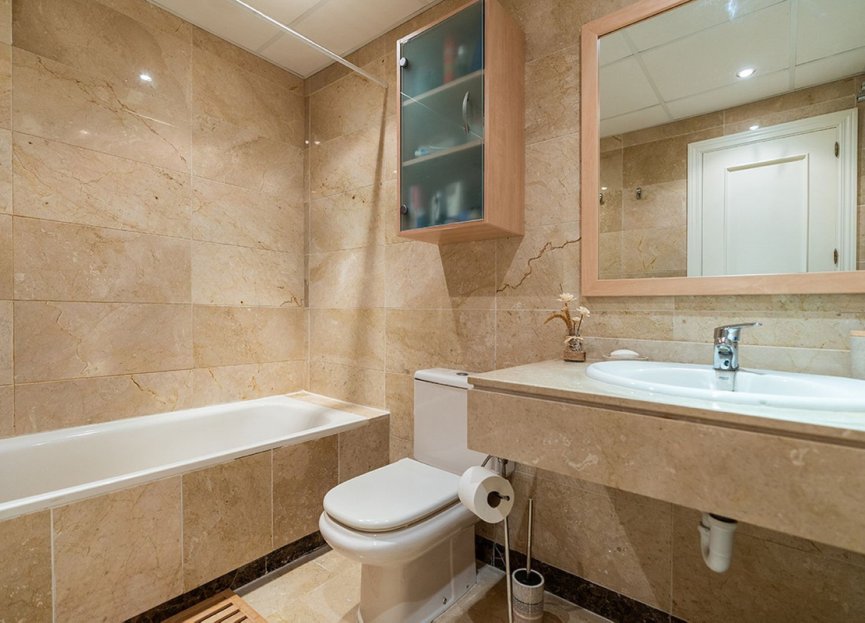 Resale - Apartment - Middle Floor Apartment - Estepona - Bel Air