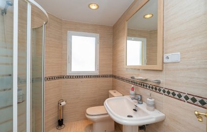 Resale - Apartment - Middle Floor Apartment - Estepona - Bel Air