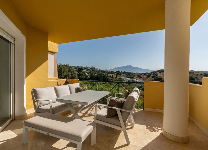 Resale - Apartment - Middle Floor Apartment - Estepona - Bel Air