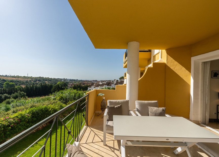 Resale - Apartment - Middle Floor Apartment - Estepona - Bel Air
