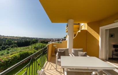 Resale - Apartment - Middle Floor Apartment - Estepona - Bel Air