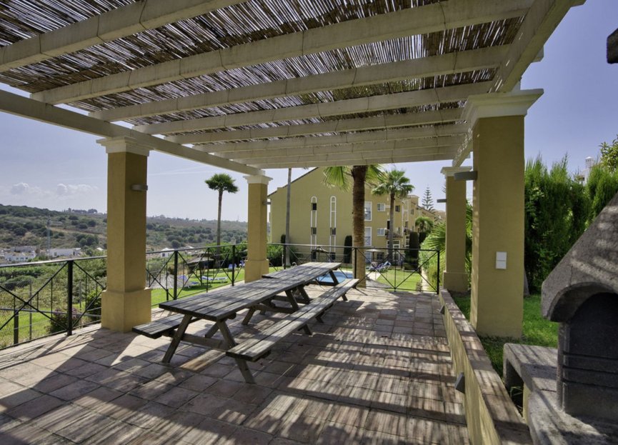 Resale - Apartment - Middle Floor Apartment - Estepona - Bel Air