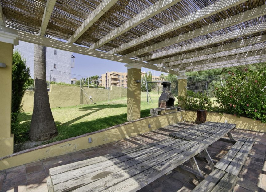 Resale - Apartment - Middle Floor Apartment - Estepona - Bel Air