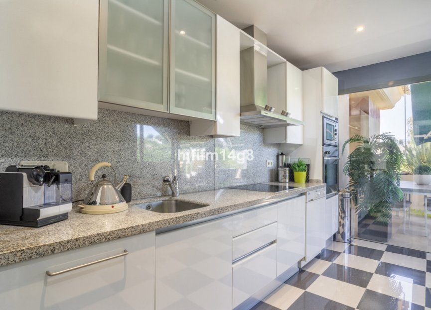 Resale - Apartment - Penthouse - Marbella - Nueva Andalucia